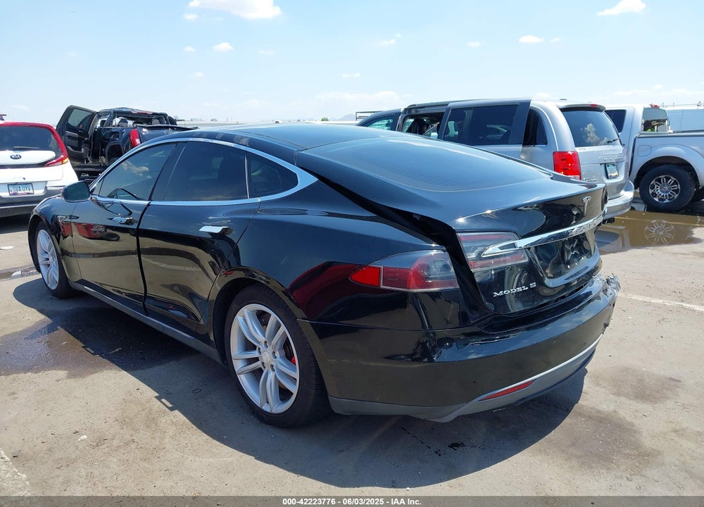 2015 TESLA MODEL S VIN: 5YJSA1H42FF091611