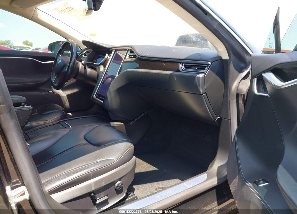 2015 TESLA MODEL S VIN: 5YJSA1H42FF091611
