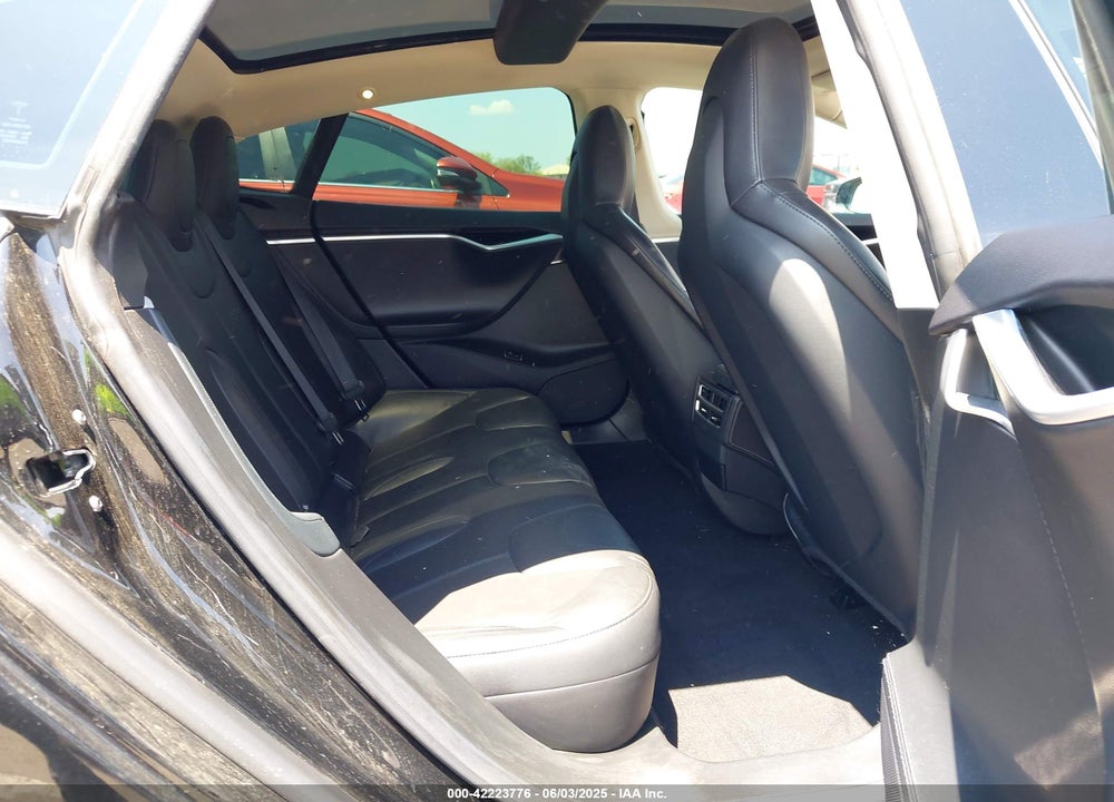 2015 TESLA MODEL S VIN: 5YJSA1H42FF091611