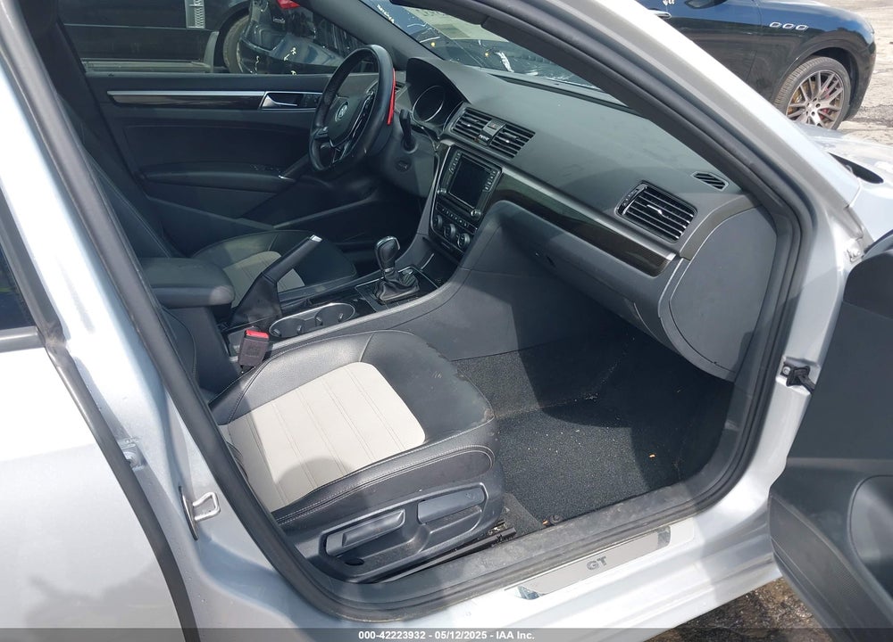 2018 VOLKSWAGEN PASSAT VIN: 1VWJM7A3XJC051142