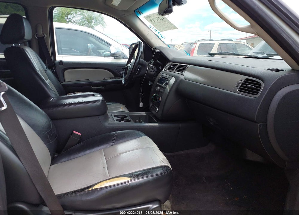 2008 CHEVROLET SUBURBAN 1500 LT VIN: 3GNFK16378G138399