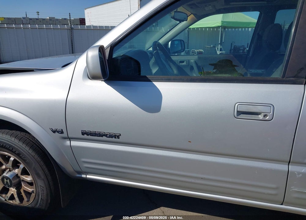 2001 HONDA PASSPORT EX/LX VIN: 4S6CK58W914404778