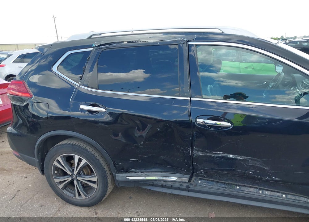 2017 NISSAN ROGUE SL VIN: 5N1AT2MV5HC837667