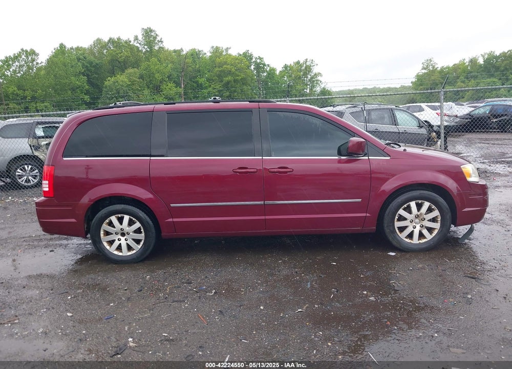 2009 CHRYSLER TOWN & COUNTRY VIN: 2A8HR54189R512500