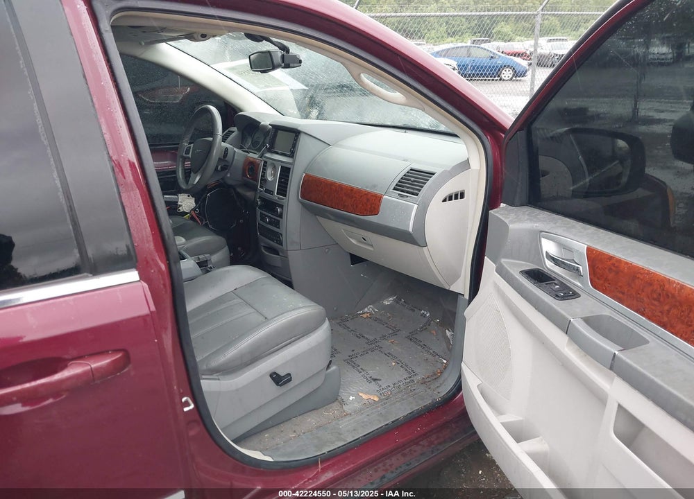 2009 CHRYSLER TOWN & COUNTRY VIN: 2A8HR54189R512500