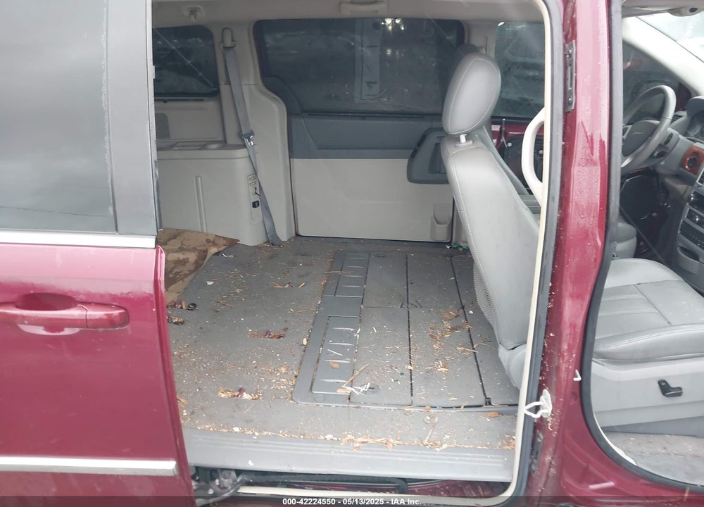 2009 CHRYSLER TOWN & COUNTRY VIN: 2A8HR54189R512500