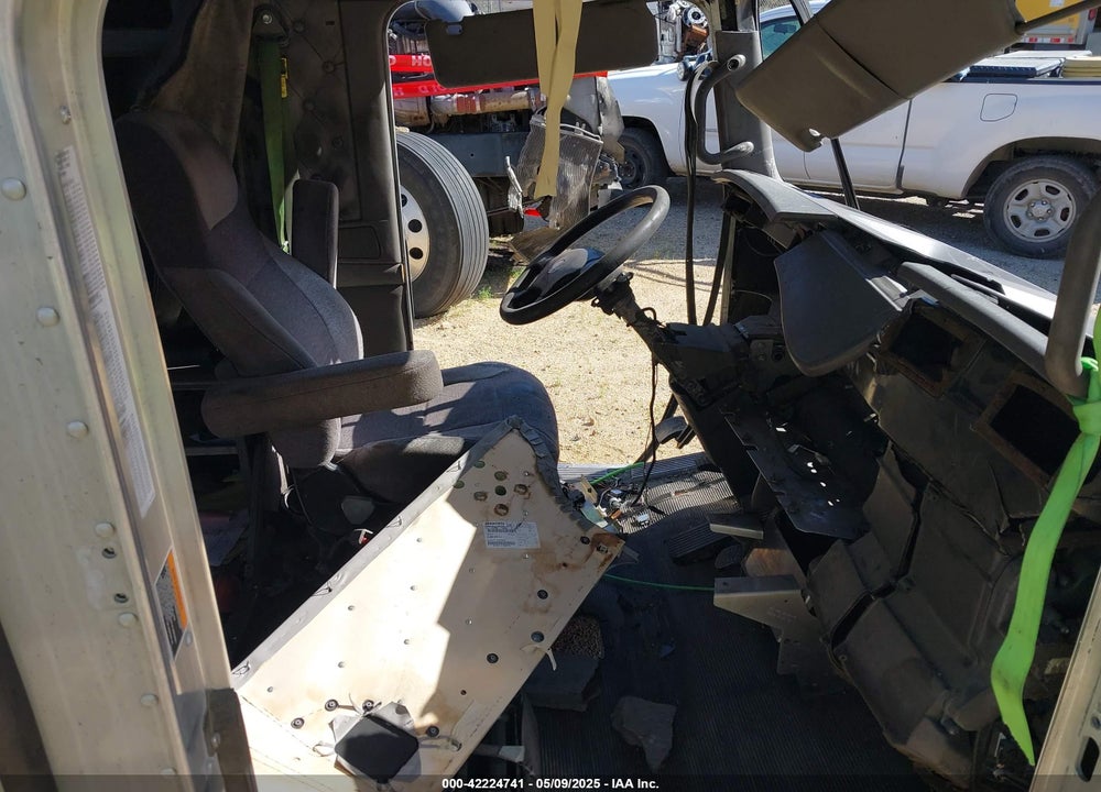 2013 KENWORTH CONSTRUCTION T660 VIN: 1XKAD49X7DJ345532