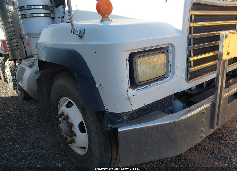2000 MACK RD688S VIN: 1M2P267C1YM053074