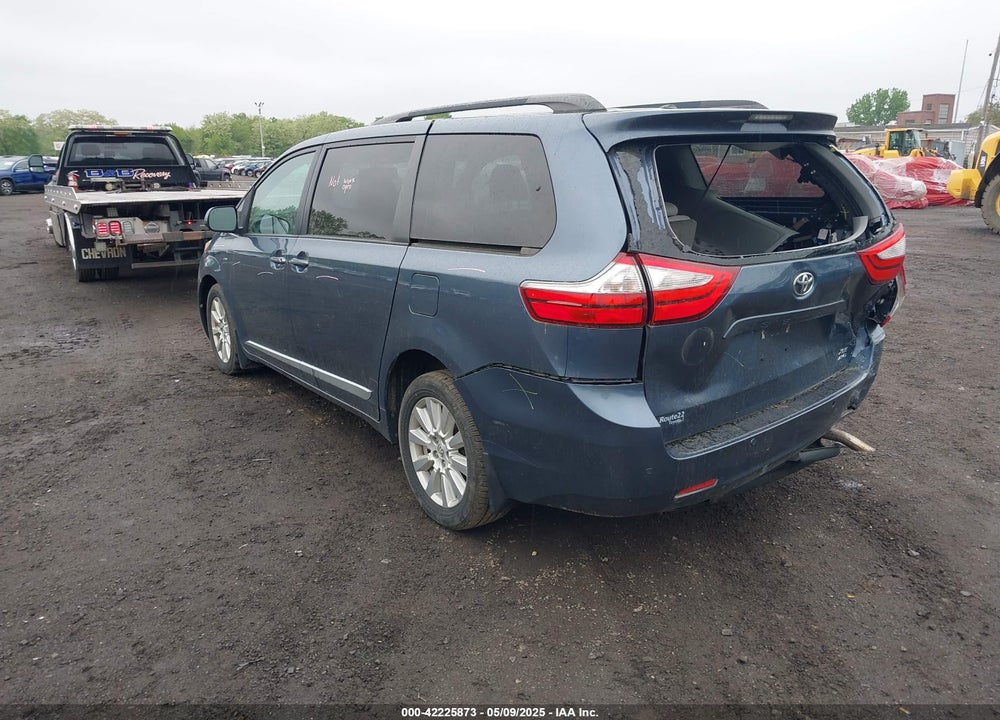 2017 TOYOTA SIENNA XLE 7 PASSENGER VIN: 5TDDZ3DC2HS171807