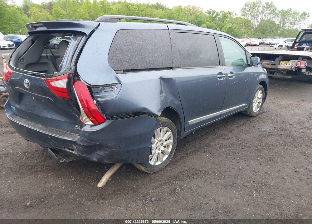 2017 TOYOTA SIENNA XLE 7 PASSENGER VIN: 5TDDZ3DC2HS171807