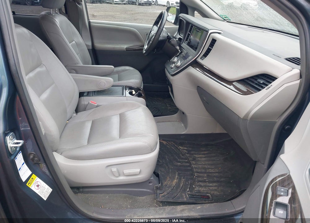 2017 TOYOTA SIENNA XLE 7 PASSENGER VIN: 5TDDZ3DC2HS171807