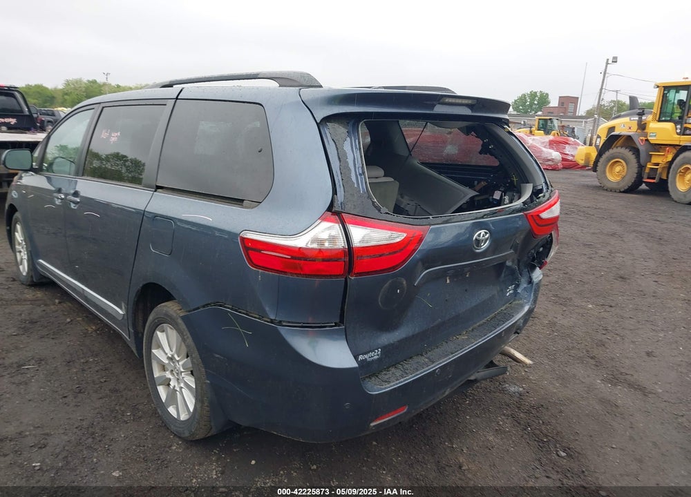 2017 TOYOTA SIENNA XLE 7 PASSENGER VIN: 5TDDZ3DC2HS171807