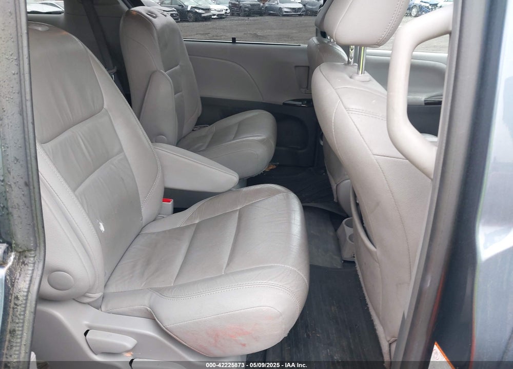 2017 TOYOTA SIENNA XLE 7 PASSENGER VIN: 5TDDZ3DC2HS171807