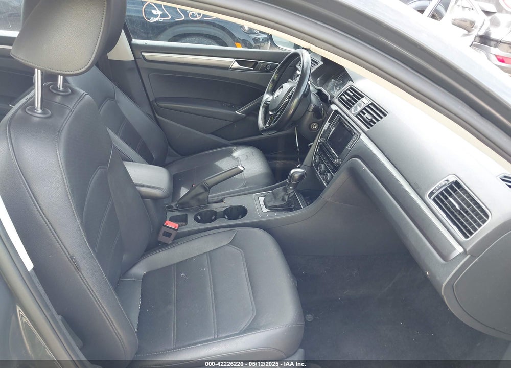 2017 VOLKSWAGEN PASSAT VIN: 1VWDT7A36HC081362
