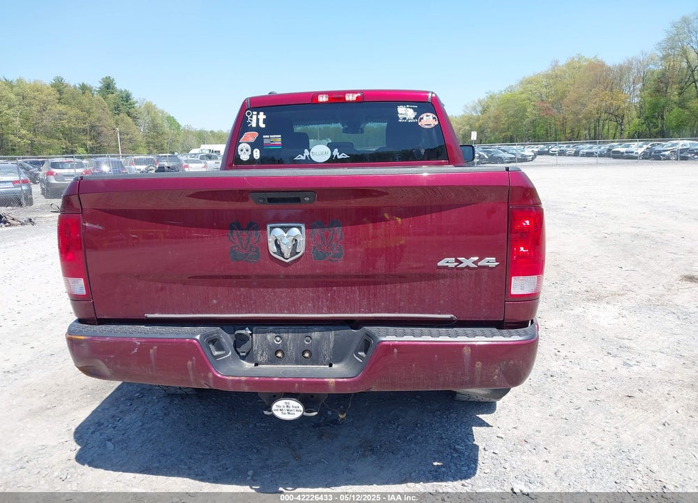 2018 RAM 1500 VIN: 1C6RR7FG3JS327922