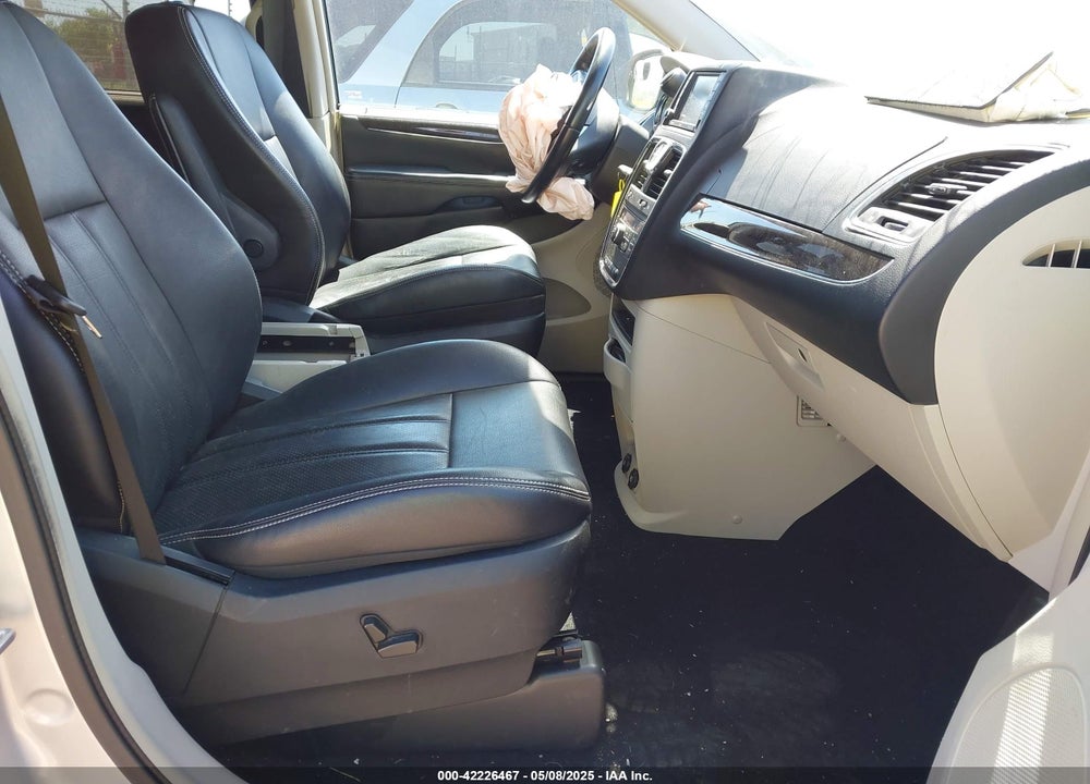 2011 CHRYSLER TOWN & COUNTRY TOURING-L VIN: 2A4RR8DG6BR704208