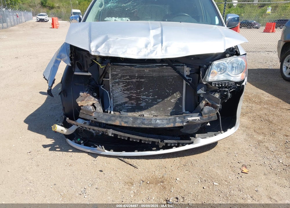 2011 CHRYSLER TOWN & COUNTRY TOURING-L VIN: 2A4RR8DG6BR704208