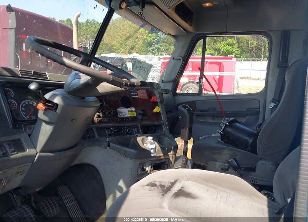 2005 FREIGHTLINER CONVENTIONAL ST120 VIN: 1FUJBBCG35LN22638
