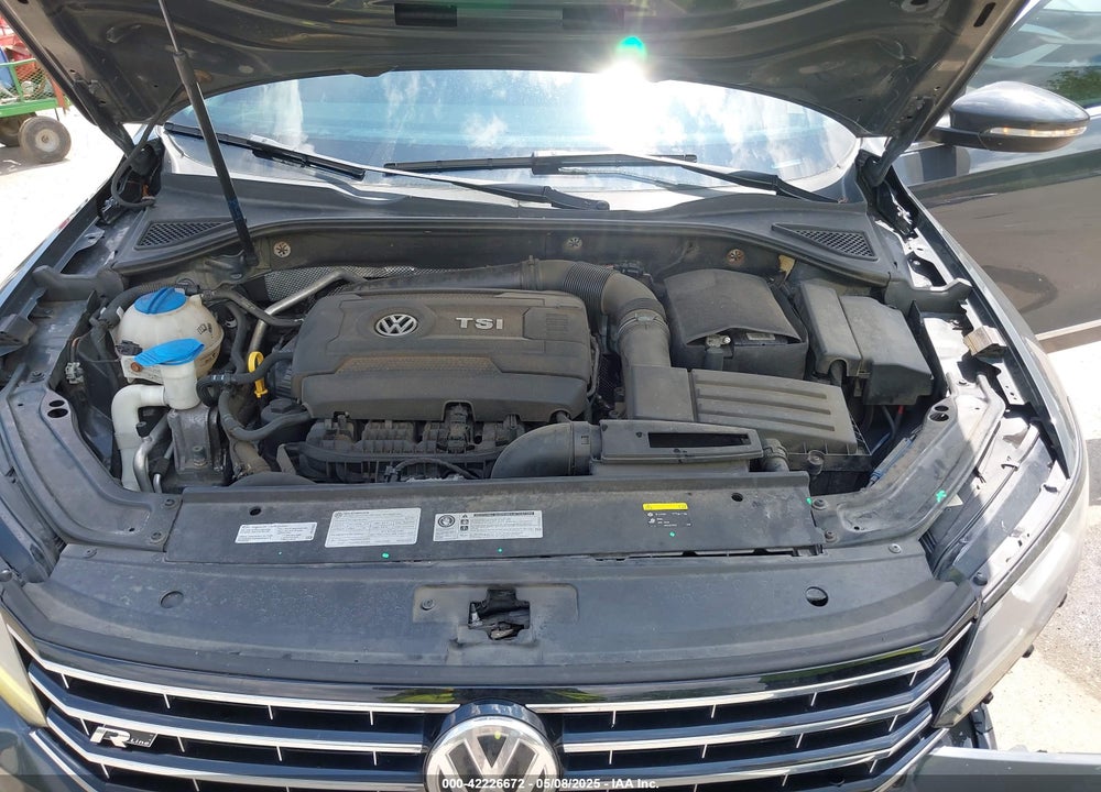 2017 VOLKSWAGEN PASSAT VIN: 1VWDT7A30HC070048