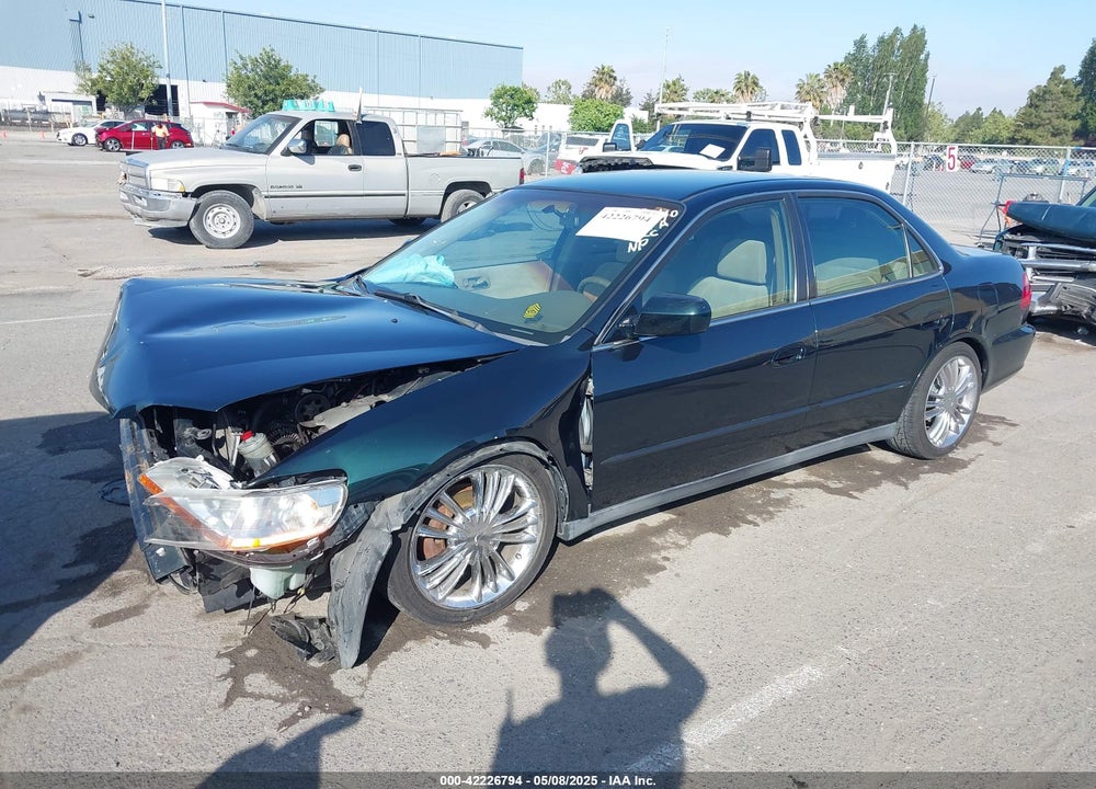 2000 HONDA ACCORD 2.3 LX VIN: JHMCG6653YC000095