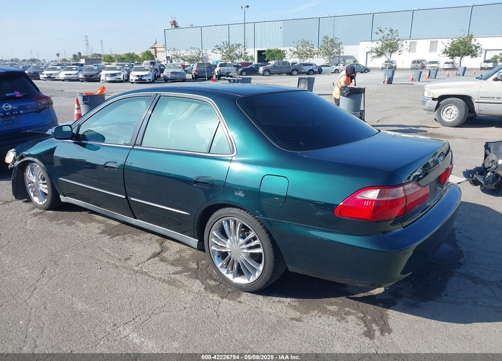 2000 HONDA ACCORD 2.3 LX VIN: JHMCG6653YC000095