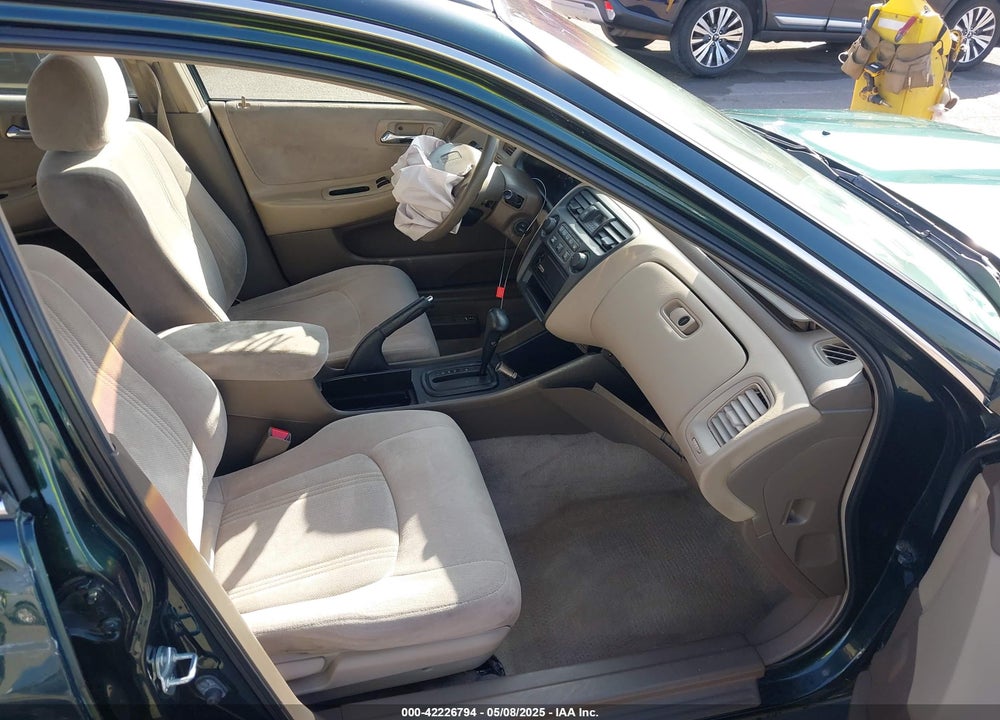 2000 HONDA ACCORD 2.3 LX VIN: JHMCG6653YC000095