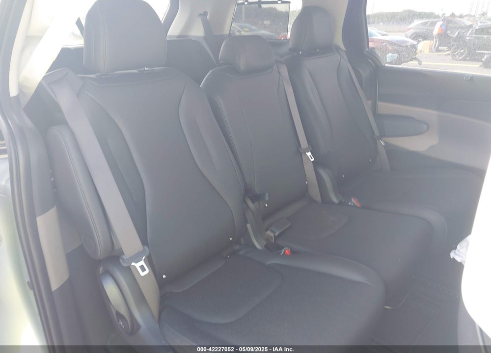 2025 KIA CARNIVAL VIN: KNDNC5KA8S6044537
