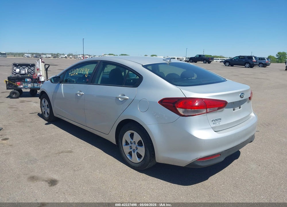 2017 KIA FORTE VIN: 3KPFK4A7XHE160610