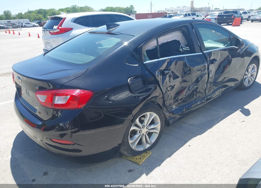 2019 CHEVROLET CRUZE VIN: 1G1BE5SM6K7124218