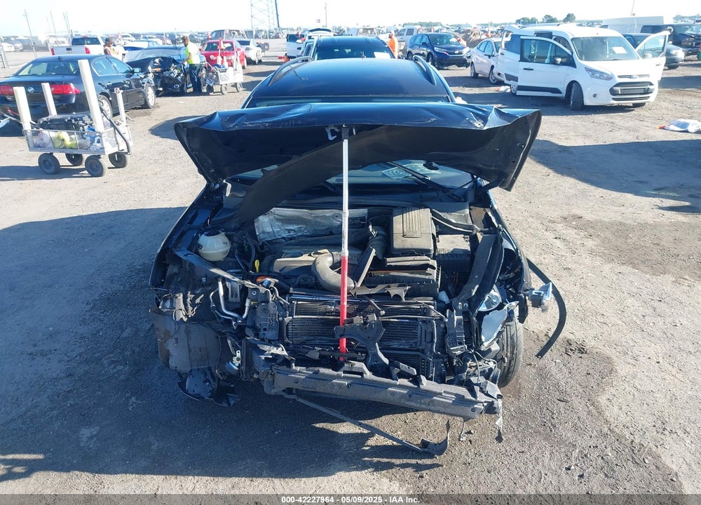 2017 VOLKSWAGEN TIGUAN VIN: WVGAV7AX0HK025390