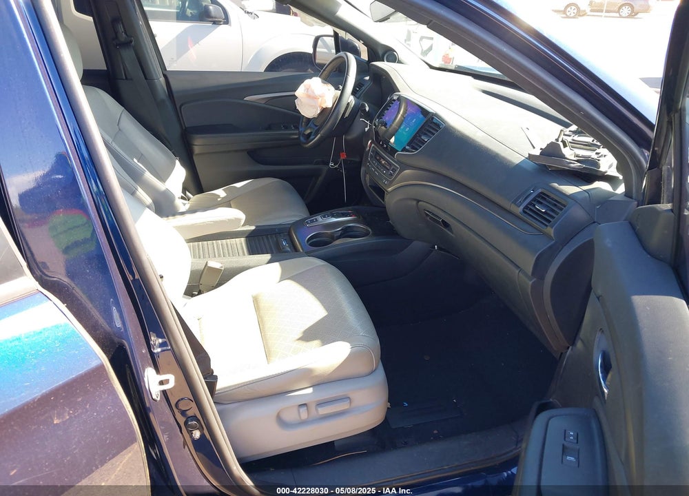 2021 HONDA PASSPORT VIN: 5FNYF7H59MB011127