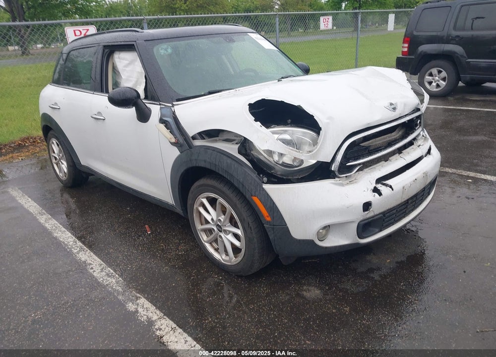2015 MINI COUNTRYMAN COOPER S VIN: WMWZC3C54FWT02126