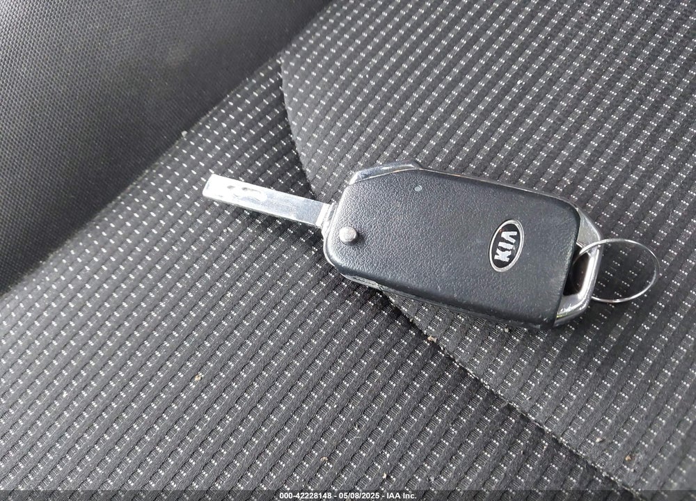 2019 KIA FORTE LXS VIN: 3KPF24AD4KE098554