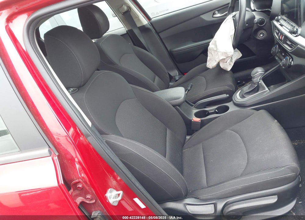 2019 KIA FORTE LXS VIN: 3KPF24AD4KE098554