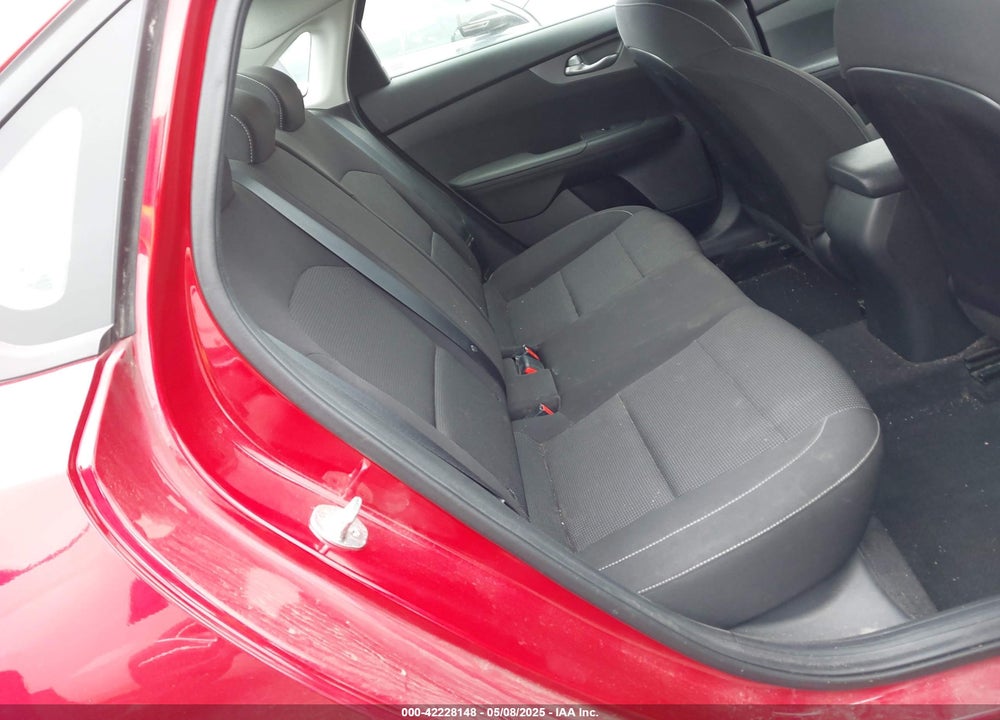 2019 KIA FORTE LXS VIN: 3KPF24AD4KE098554