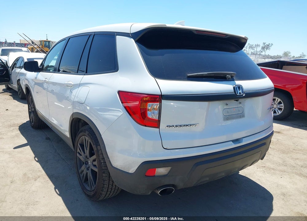 2021 HONDA PASSPORT 2WD SPORT VIN: 5FNYF7H28MB014400