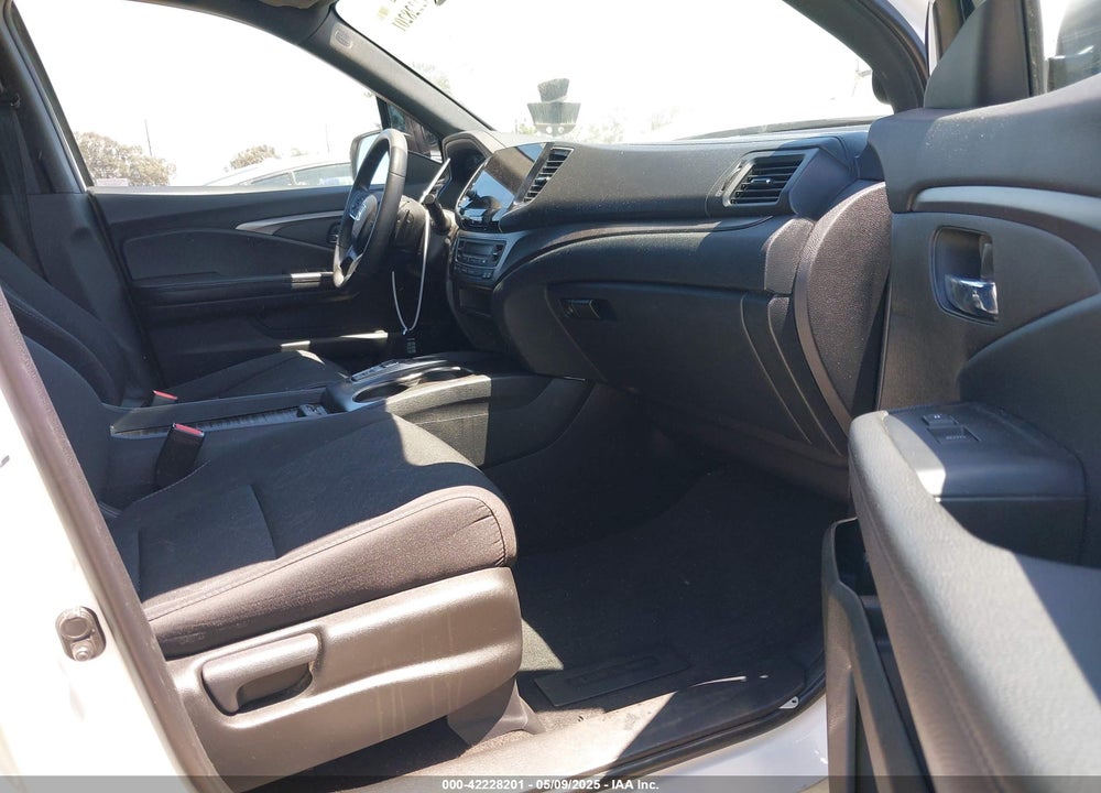 2021 HONDA PASSPORT 2WD SPORT VIN: 5FNYF7H28MB014400