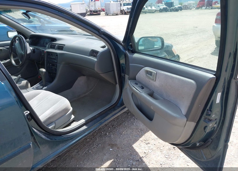 1998 TOYOTA CAMRY LE VIN: 4T1BG22KXWU363210