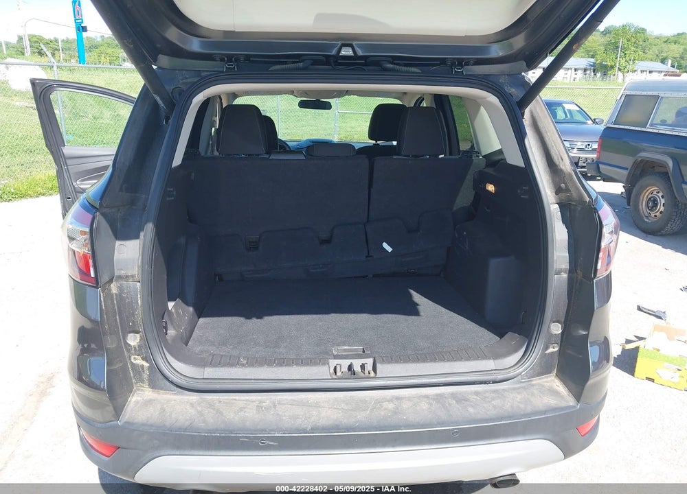 2017 FORD ESCAPE VIN: 1FMCU0GD5HUF05607