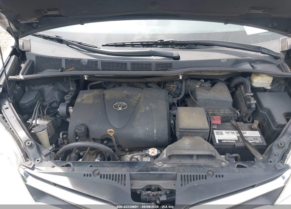 2018 TOYOTA SIENNA LE 8 PASSENGER VIN: 5TDKZ3DC6JS909072