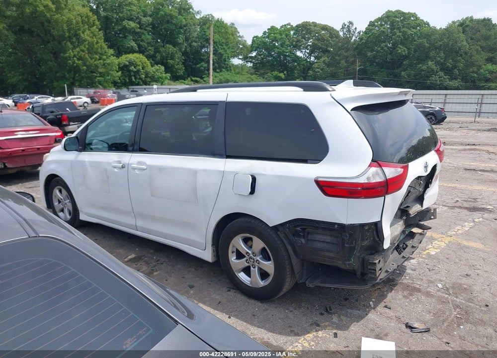 2018 TOYOTA SIENNA LE 8 PASSENGER VIN: 5TDKZ3DC6JS909072
