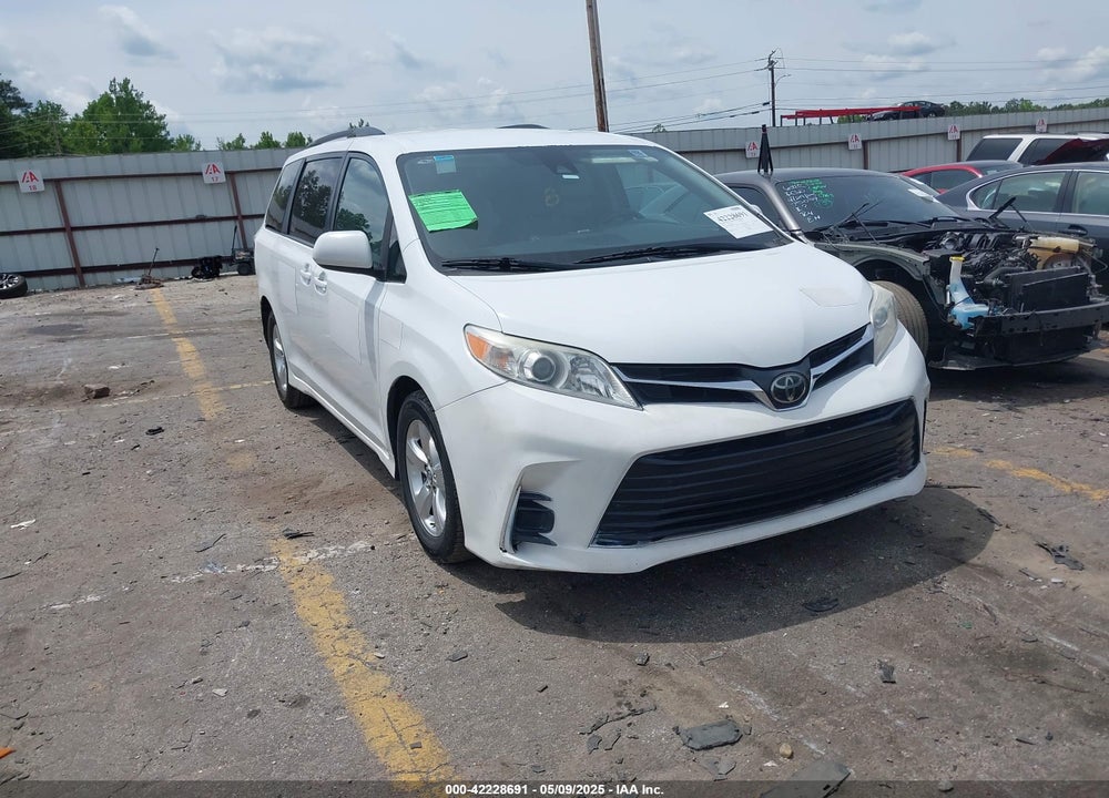 2018 TOYOTA SIENNA LE 8 PASSENGER VIN: 5TDKZ3DC6JS909072