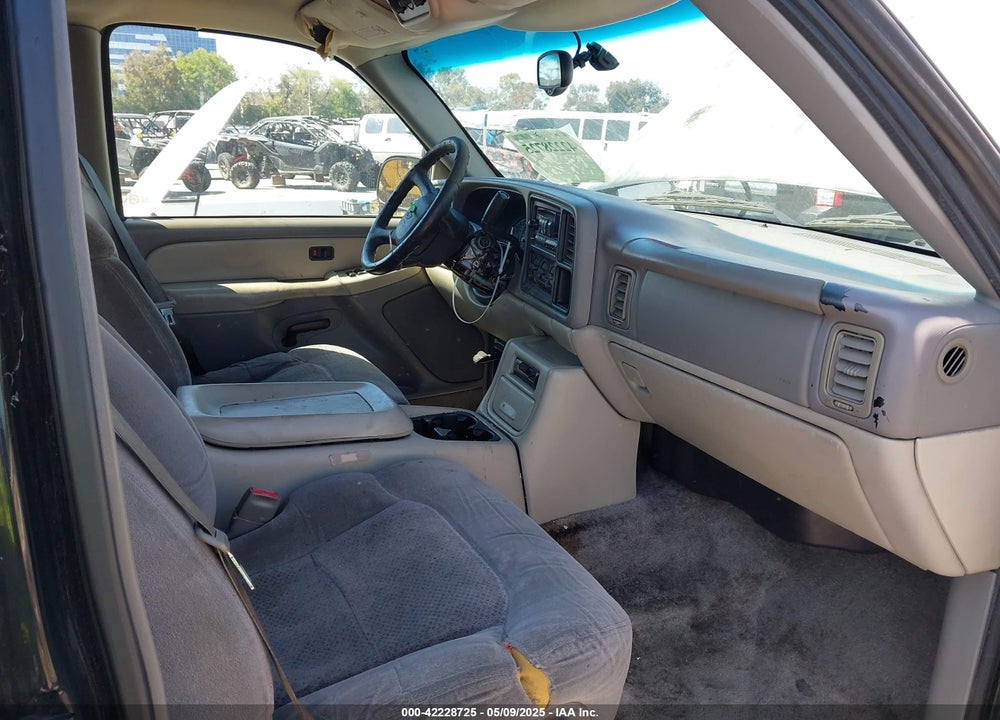 2000 CHEVROLET TAHOE ALL NEW LS VIN: 1GNEC13T5YJ158744
