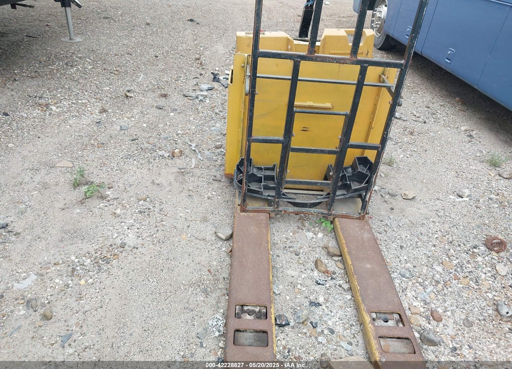 2014 YALE PALLET JACK VIN: C802N06746M