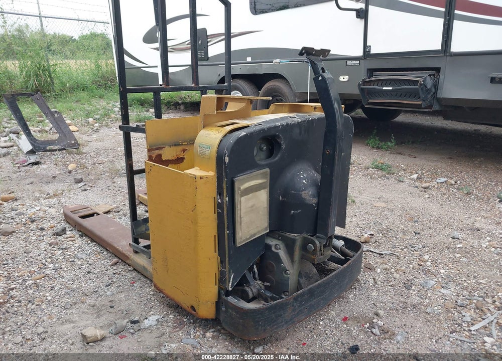 2014 YALE PALLET JACK VIN: C802N06746M