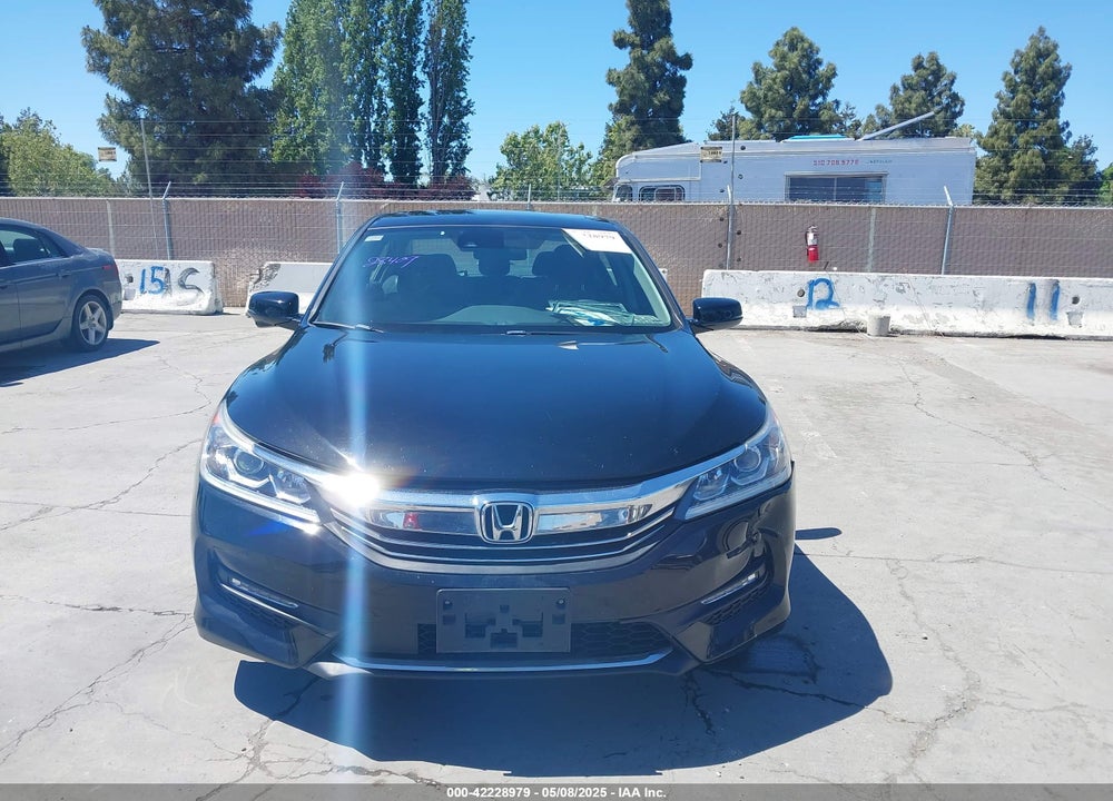 2017 HONDA ACCORD EX VIN: 1HGCR2F00HA136464