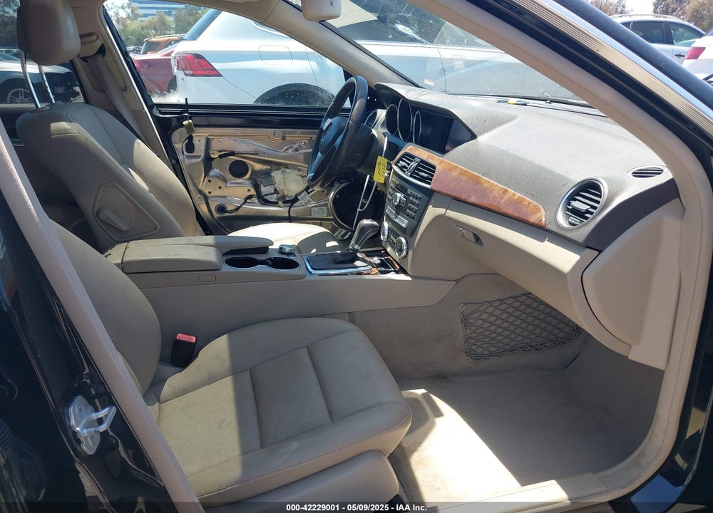 2012 MERCEDES-BENZ C 250 LUXURY/SPORT VIN: WDDGF4HB6CA724354
