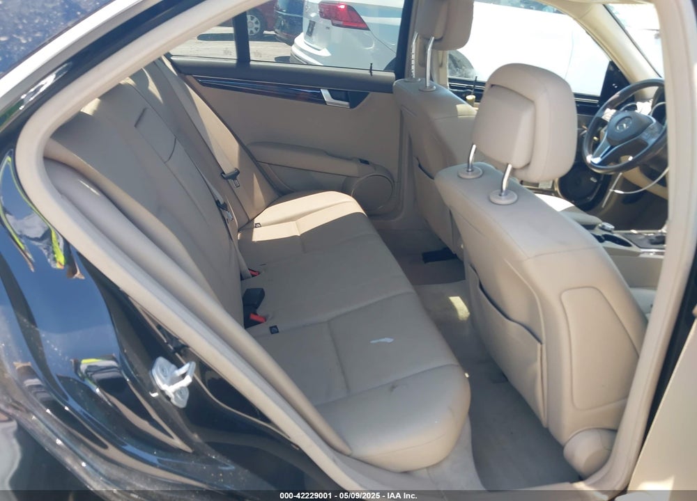 2012 MERCEDES-BENZ C 250 LUXURY/SPORT VIN: WDDGF4HB6CA724354