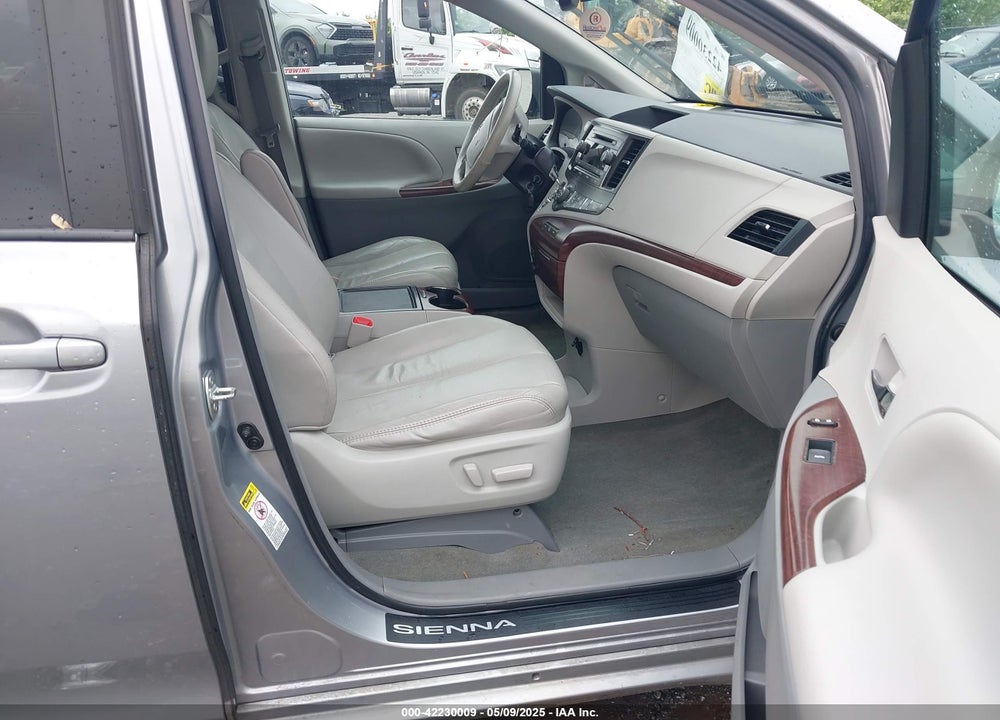 2012 TOYOTA SIENNA XLE V6 8 PASSENGER VIN: 5TDYK3DC2CS205856
