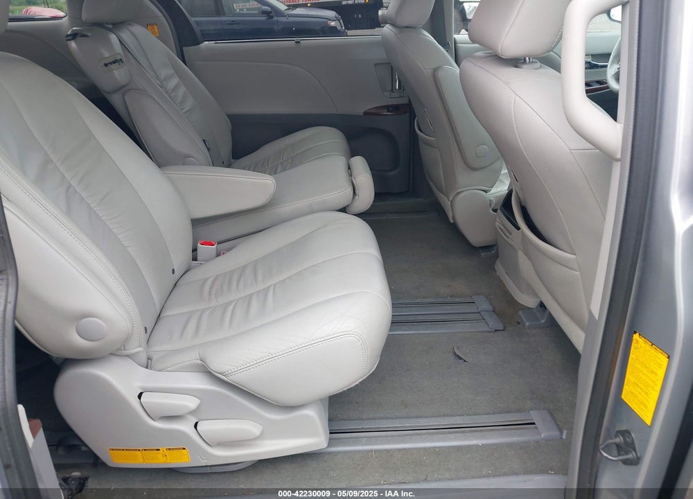 2012 TOYOTA SIENNA XLE V6 8 PASSENGER VIN: 5TDYK3DC2CS205856